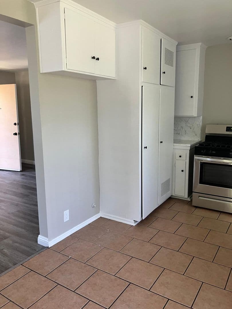 Riverside Apartment: 3801 Madison St.
