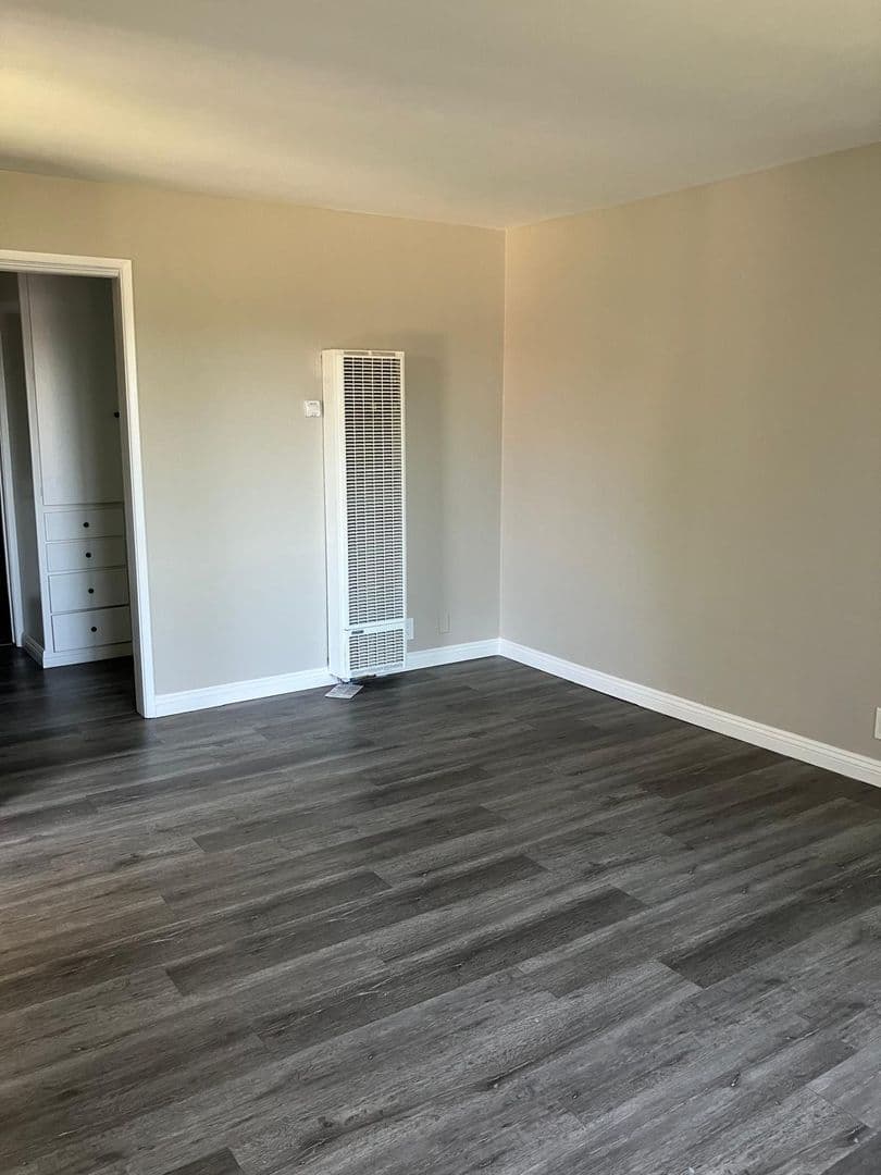 Riverside Apartment: 3801 Madison St.
