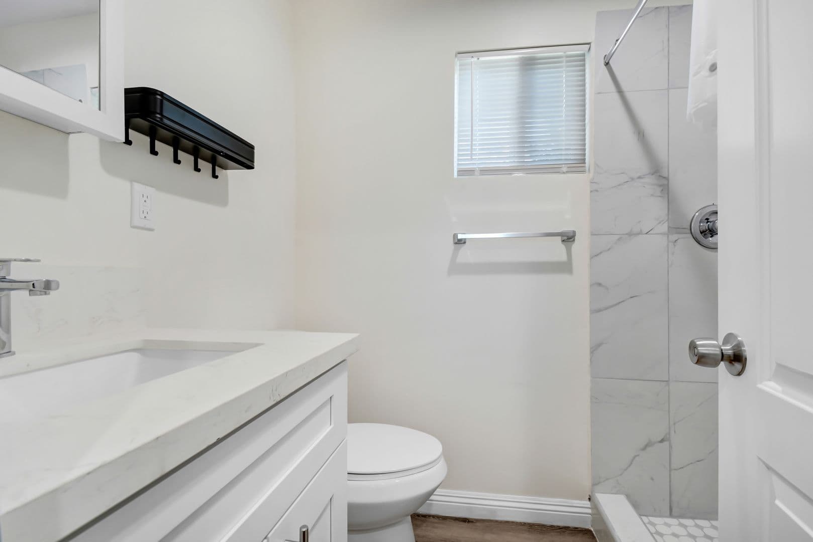 Claremont Apartment: 512 W San Jose Ave