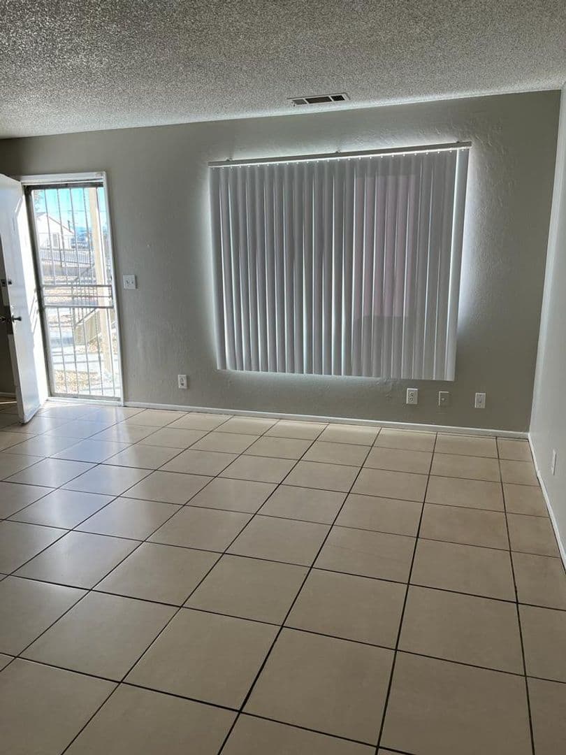 Apple Valley Apartment: 17802 Quantico Rd