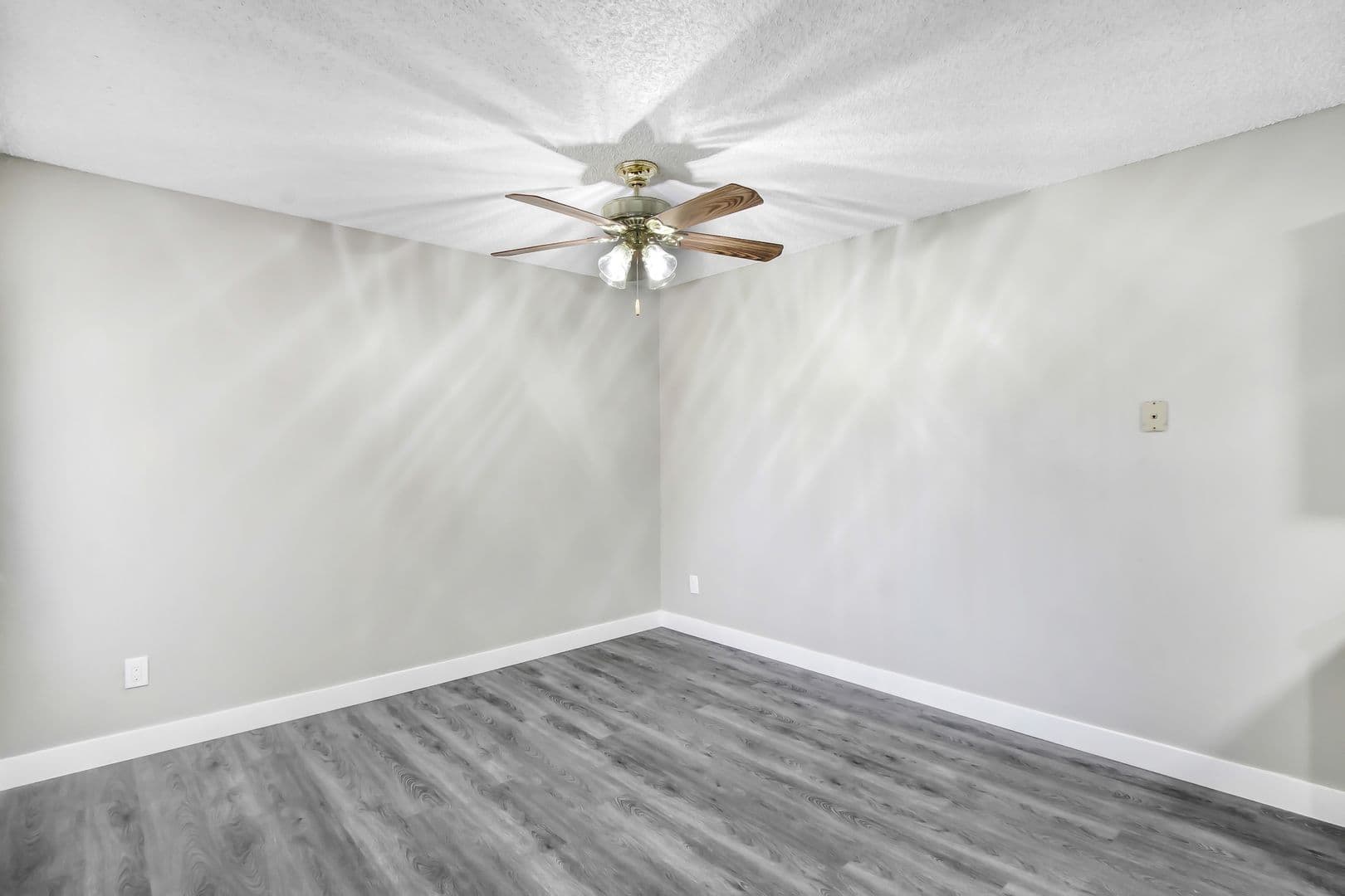 Riverside Apartment: 1066 N Orange Street
