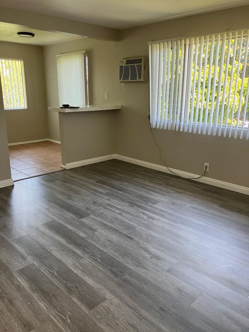 Riverside Apartment: 3801 Madison St.