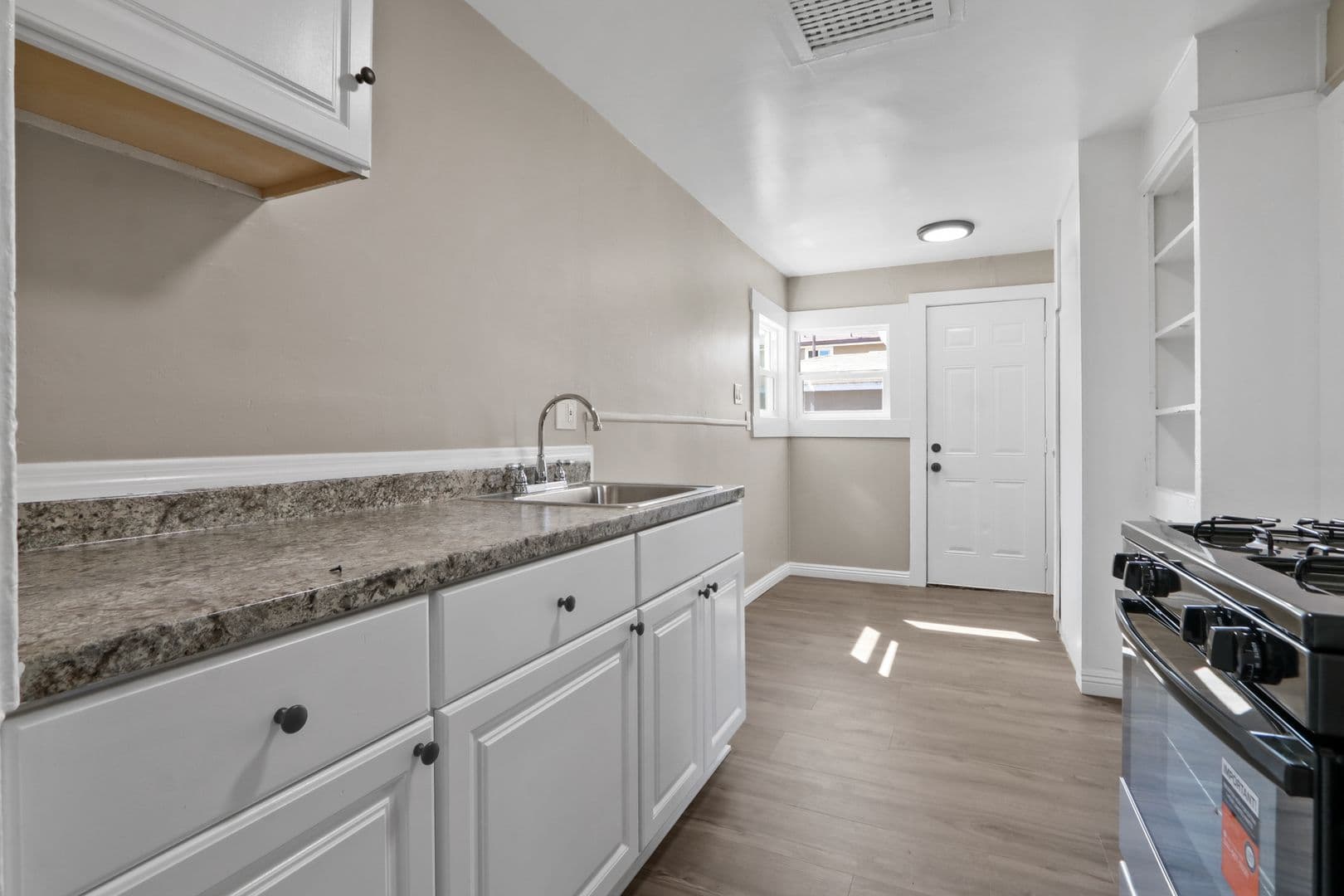 Alhambra Apartment: 1616 Cherry Lane