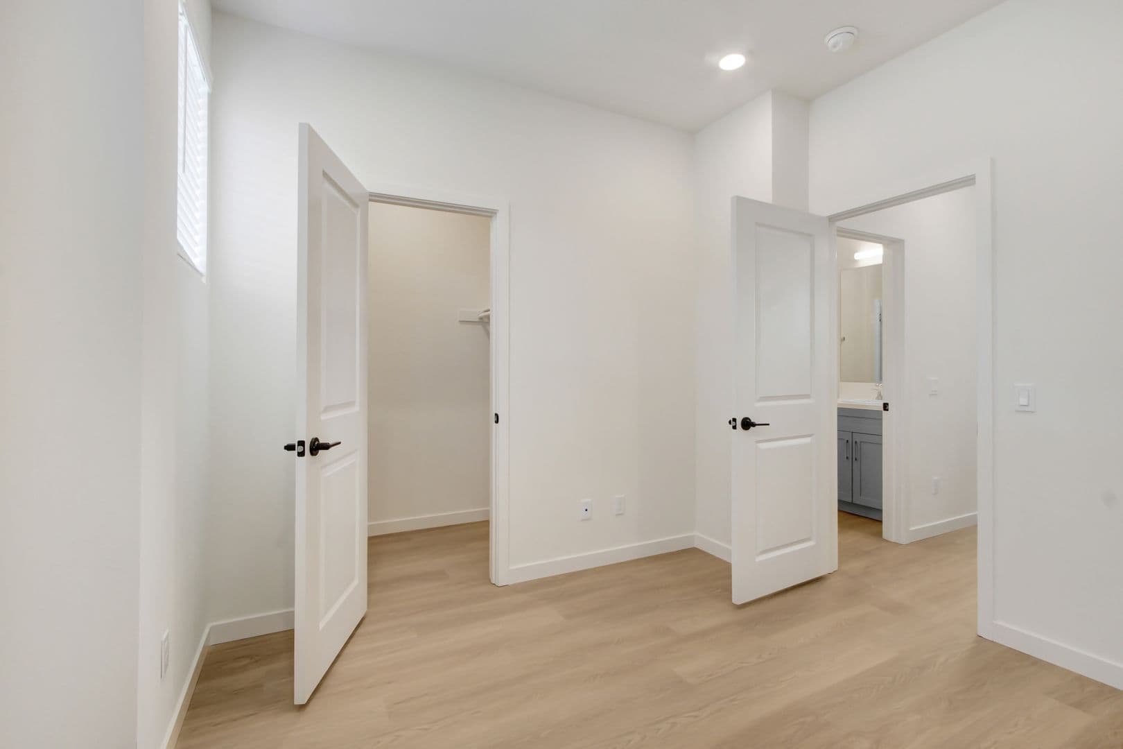 Ontario Apartment: 221 N Mountain Ave
