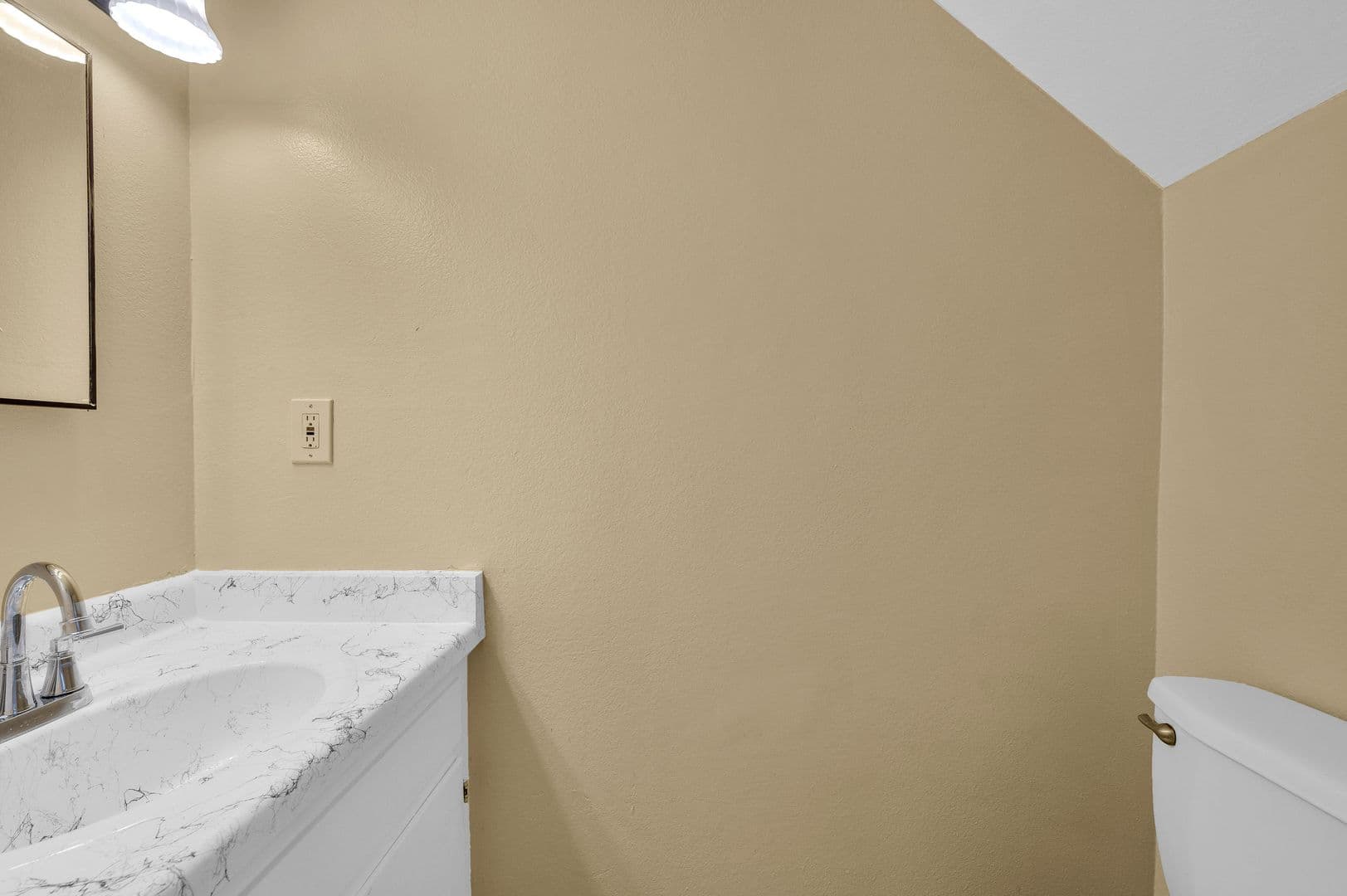 Montebello Apartment: 311 W Lohart Ave