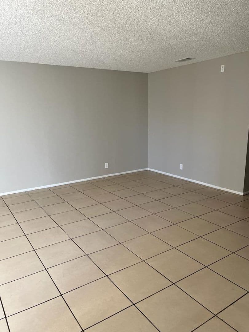 Apple Valley Apartment: 17802 Quantico Rd