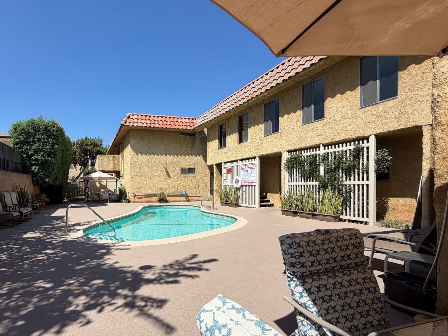Alhambra Apartment: 300 W Grand Ave
