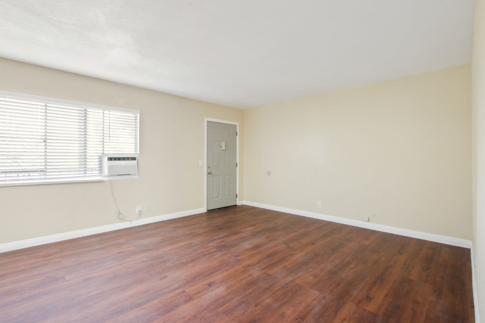 Alhambra Apartment: 3104-3208 W Ramona Rd