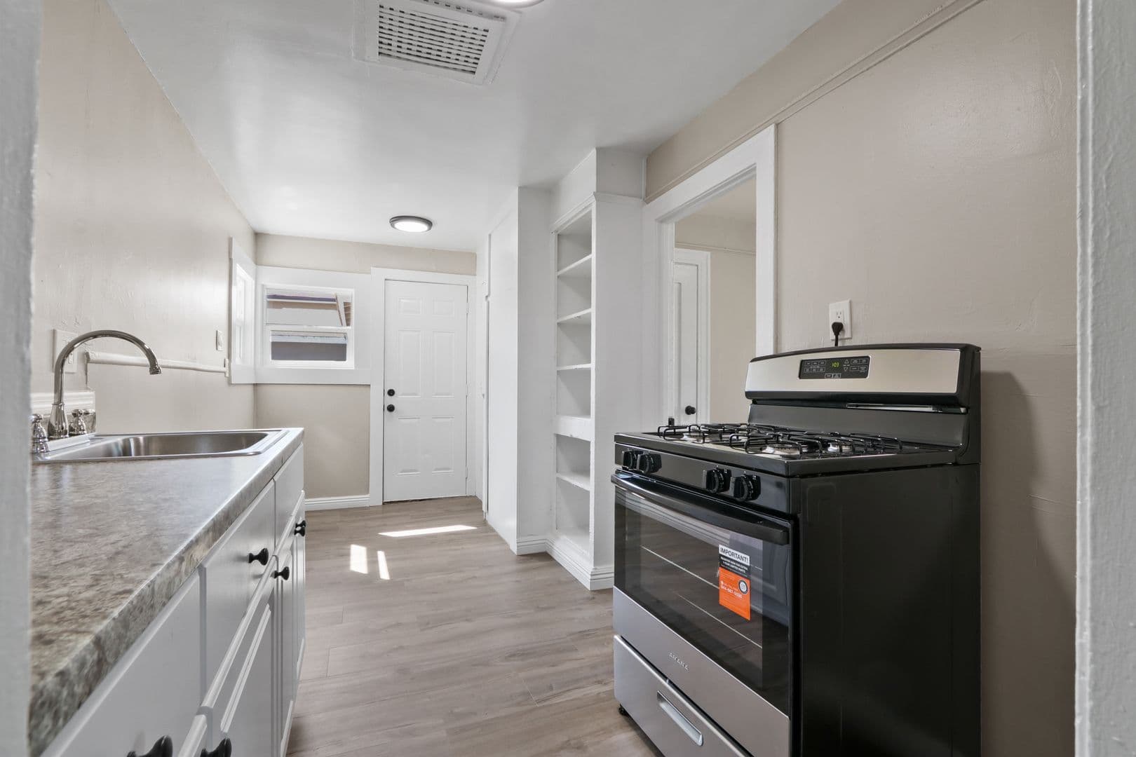 Alhambra Apartment: 1616 Cherry Lane