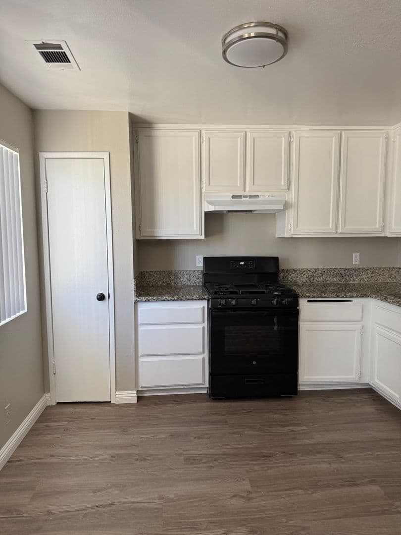 Apple Valley Apartment: 17802 Quantico Rd