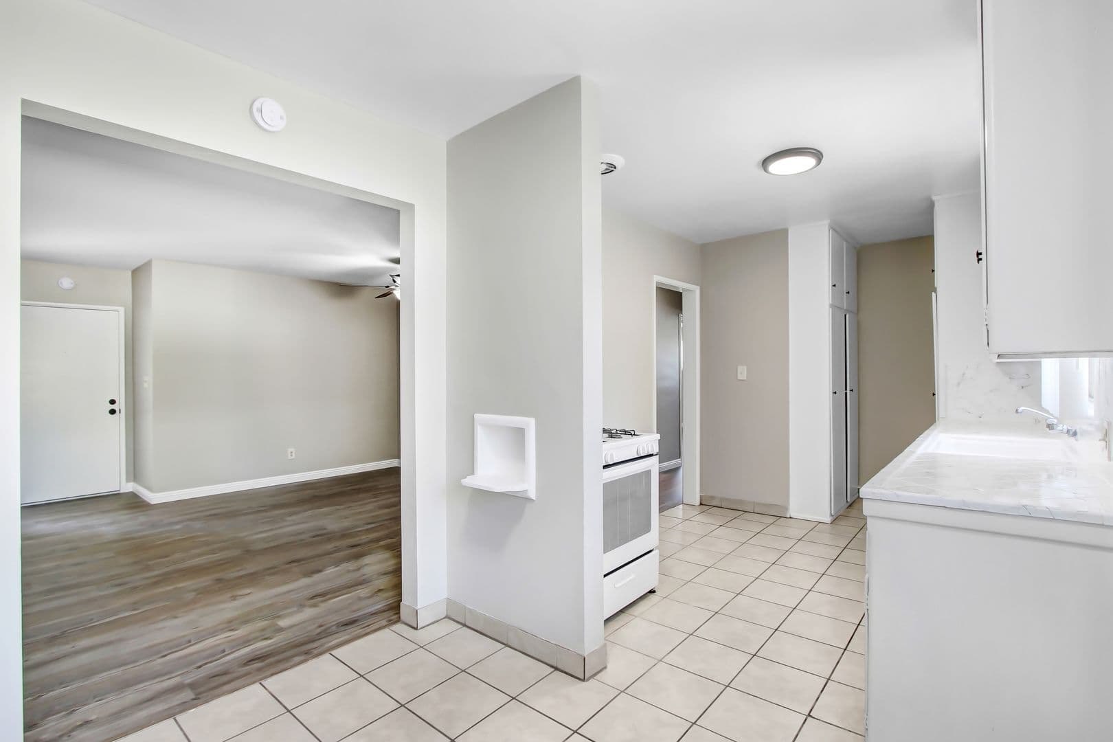 Riverside Apartment: 7469 Magnolia Ave.