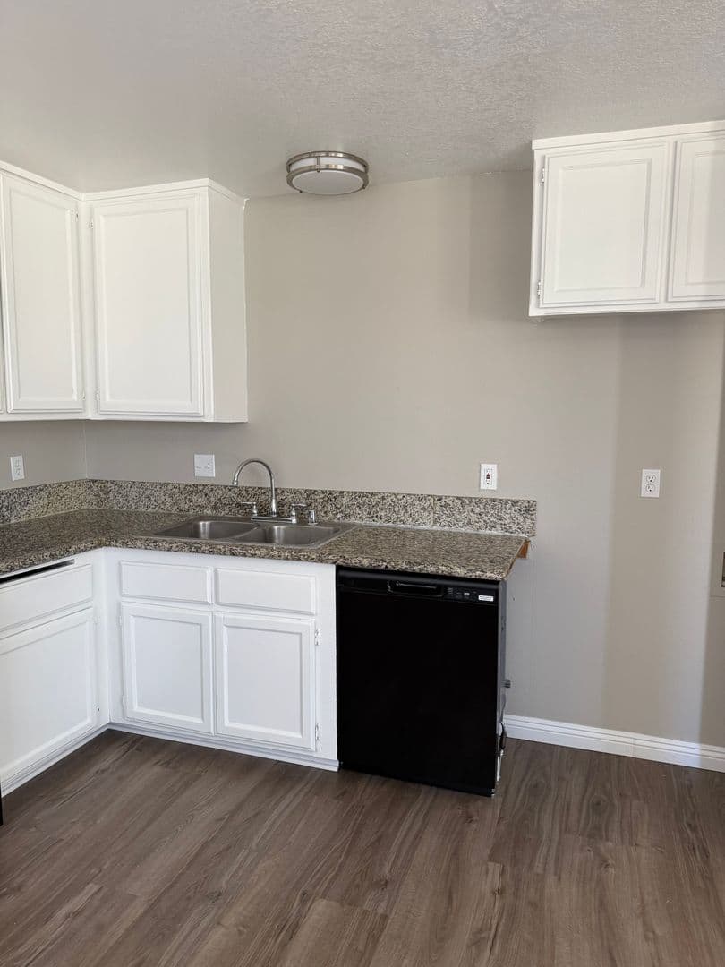 Apple Valley Apartment: 17802 Quantico Rd