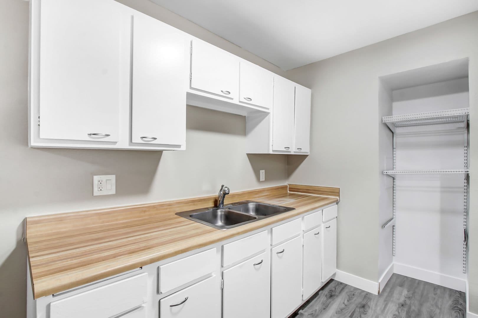 Riverside Apartment: 1066 N Orange Street
