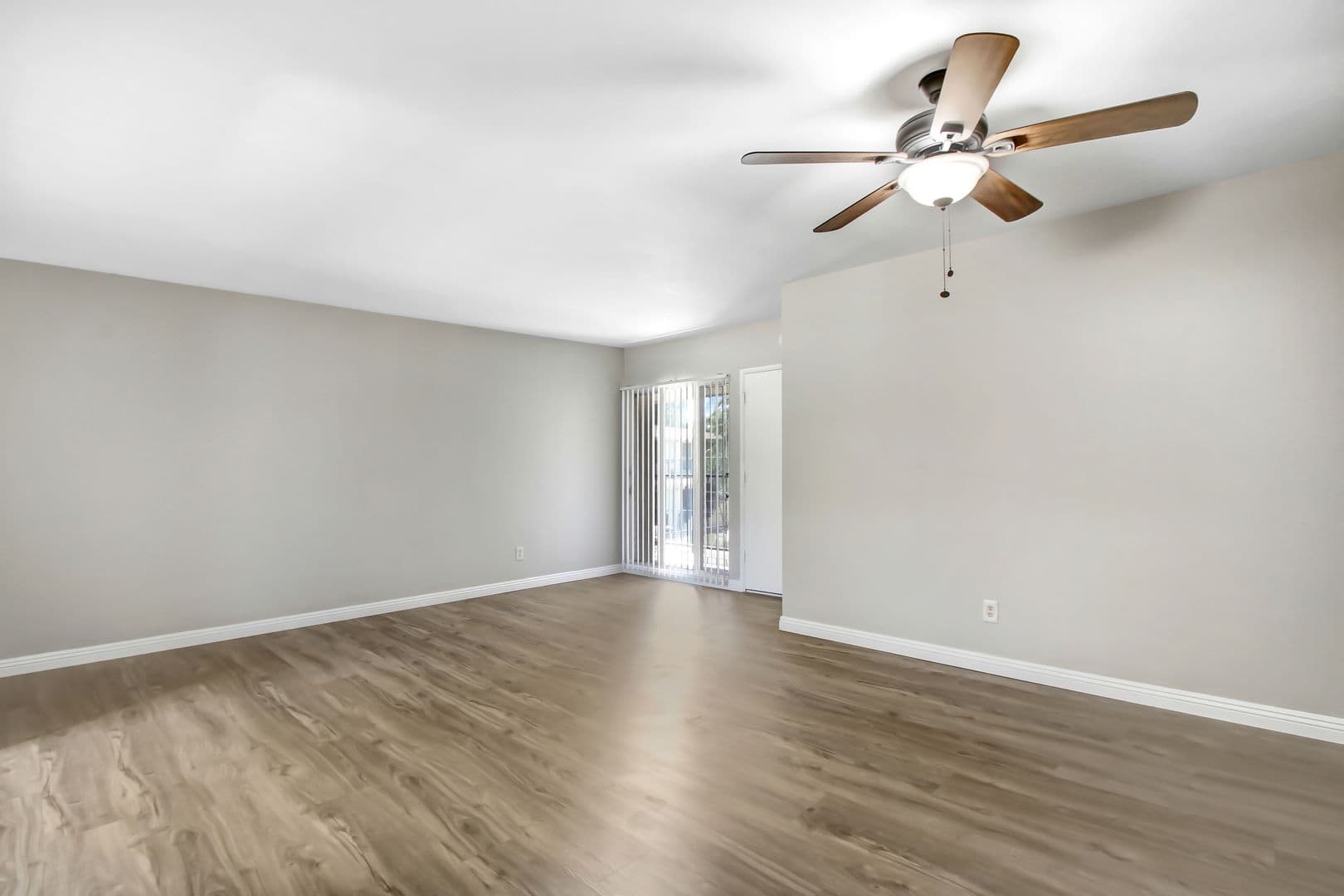 Riverside Apartment: 7469 Magnolia Ave.