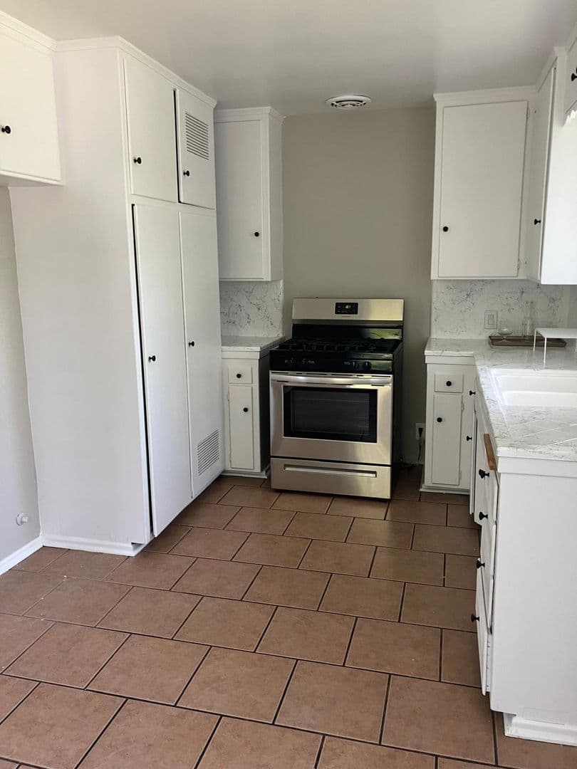 Riverside Apartment: 3801 Madison St.