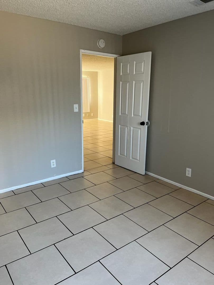 Apple Valley Apartment: 17802 Quantico Rd