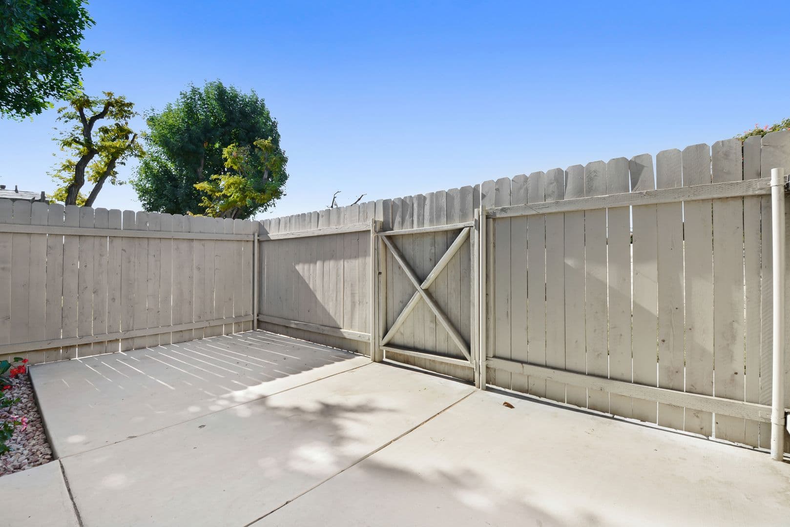 Claremont Apartment: 512 W San Jose Ave