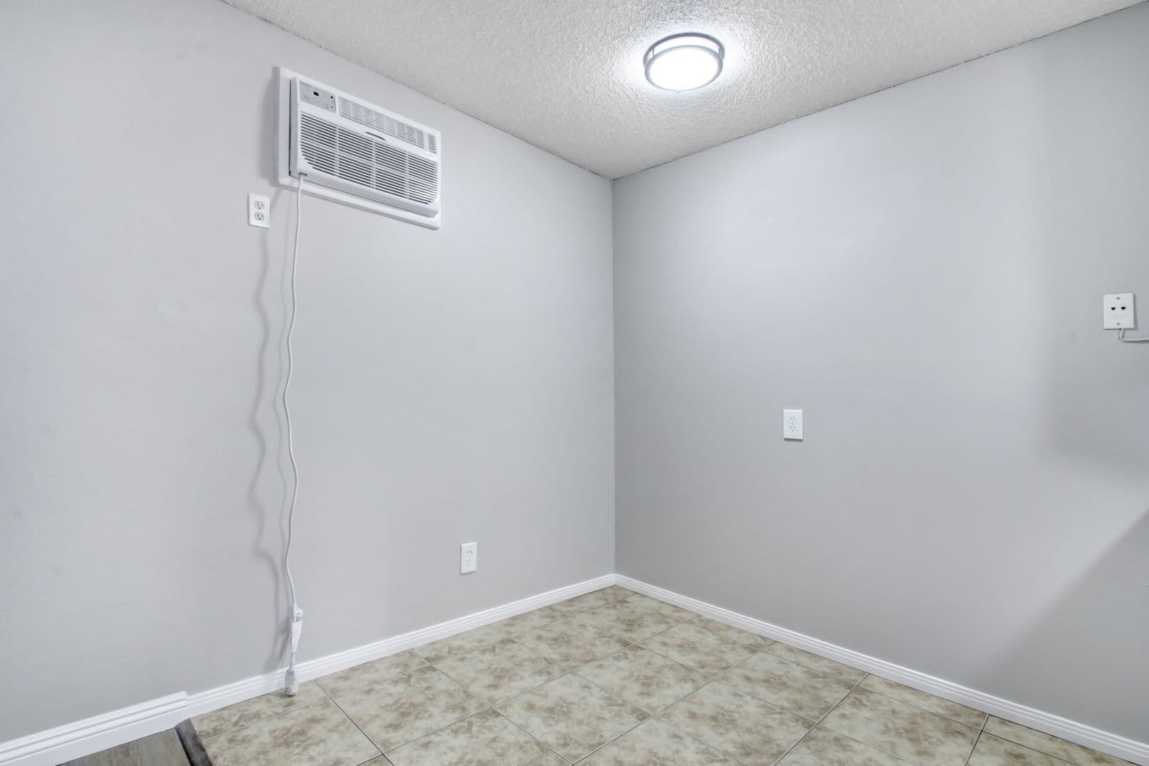 Fontana Apartment: 8919 Mango Ave