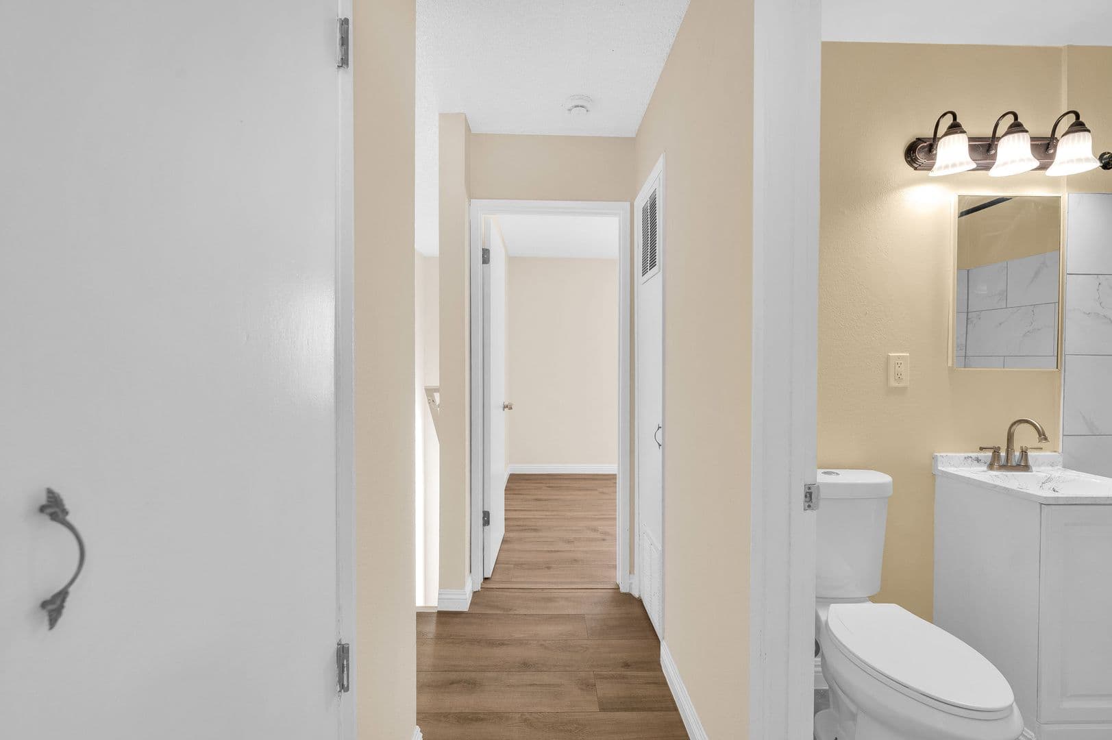 Montebello Apartment: 311 W Lohart Ave