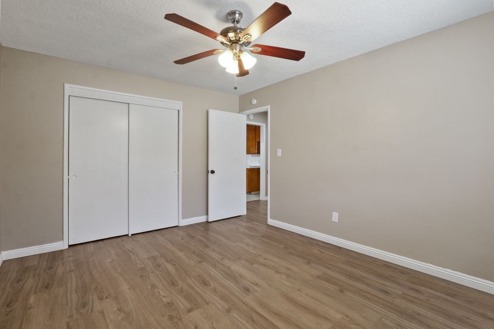 Riverside Apartment: 7469 Magnolia Ave.