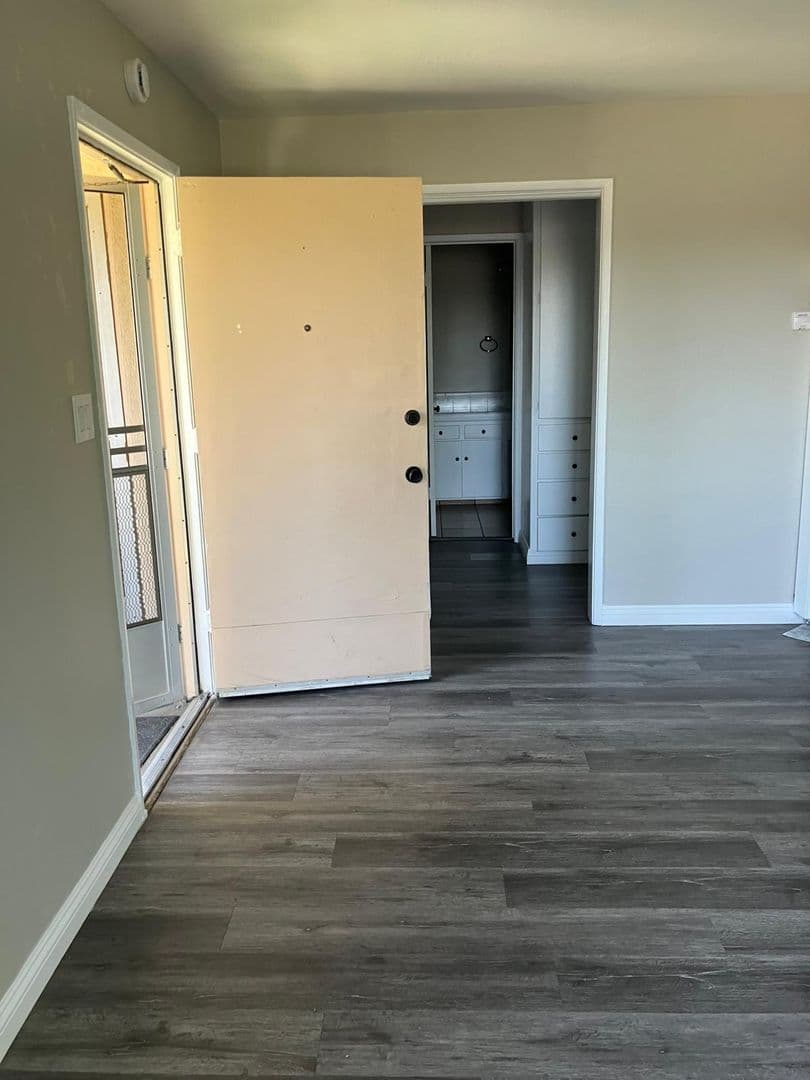 Riverside Apartment: 3801 Madison St.