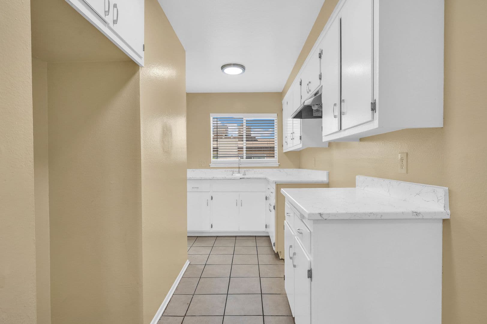 Montebello Apartment: 311 W Lohart Ave