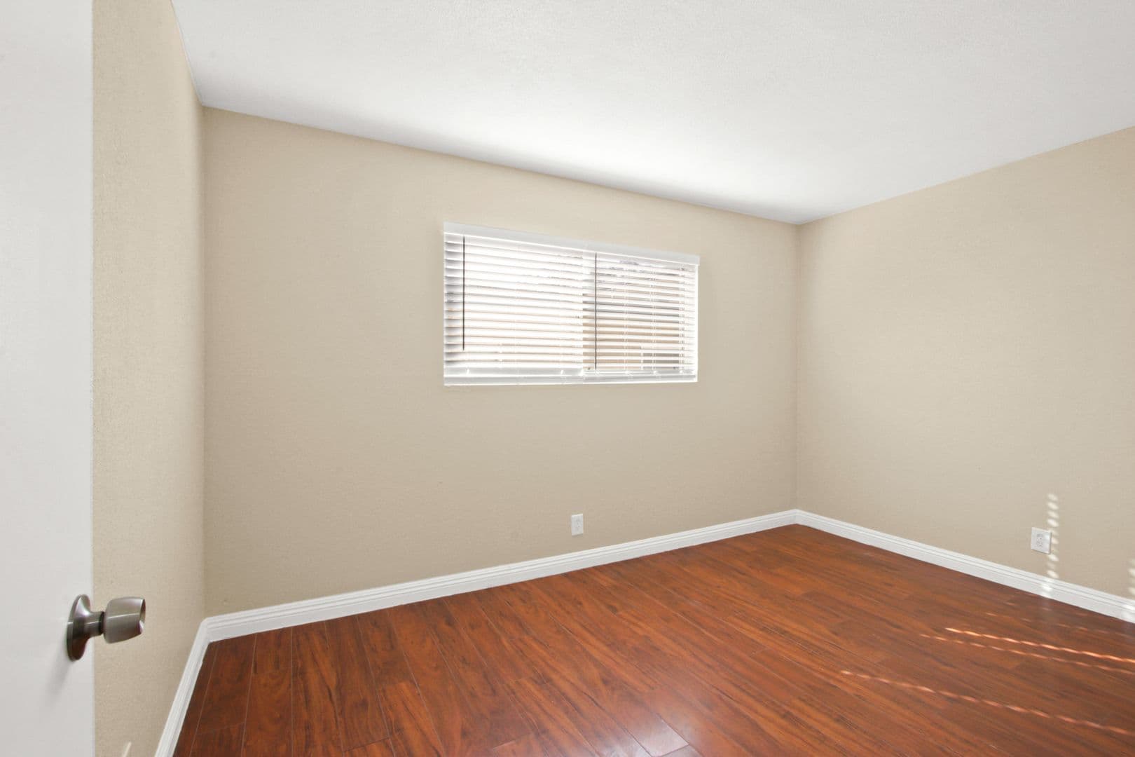 Alhambra Apartment: 3104-3208 W Ramona Rd