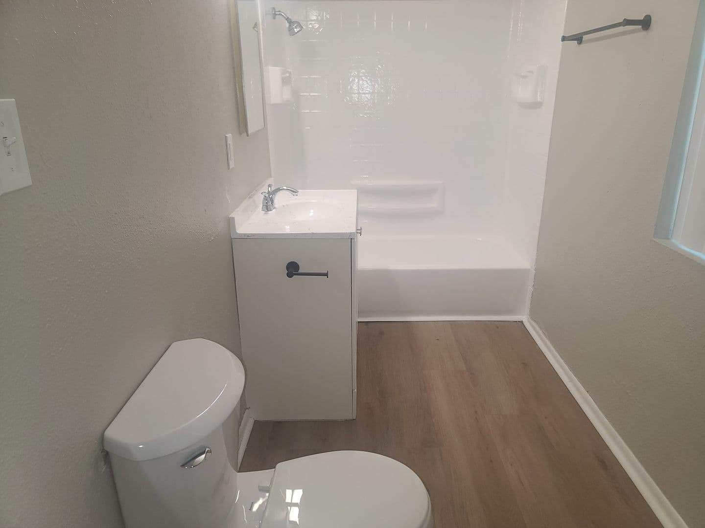 Pomona Apartment: 1079 Patterson Ave.