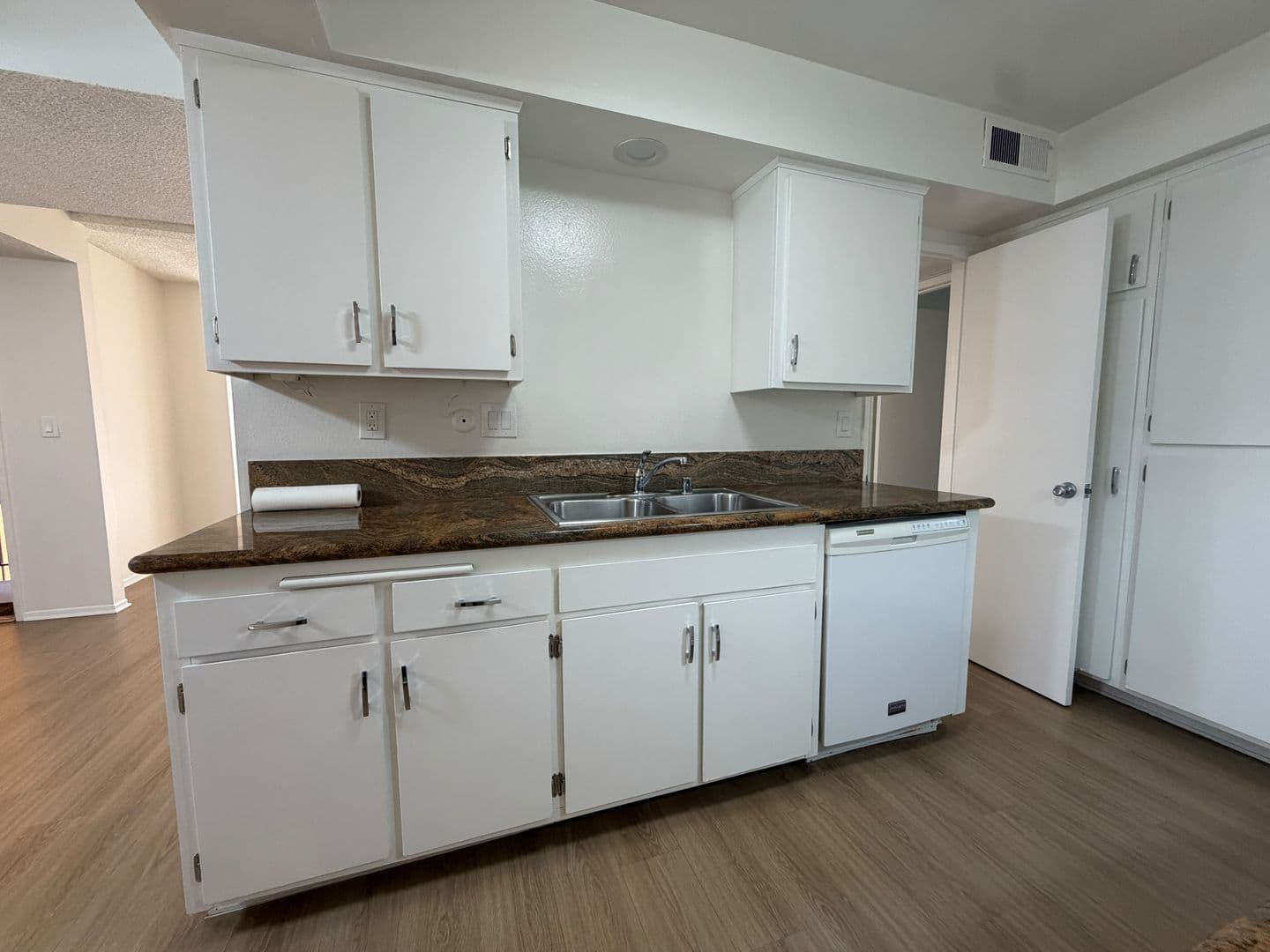 Alhambra Apartment: 300 W Grand Ave
