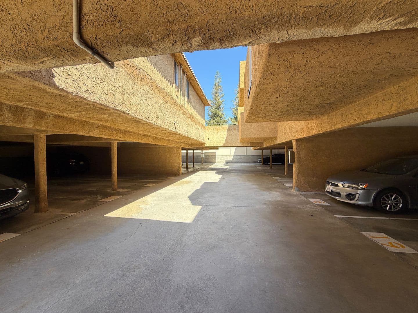 Alhambra Apartment: 300 W Grand Ave