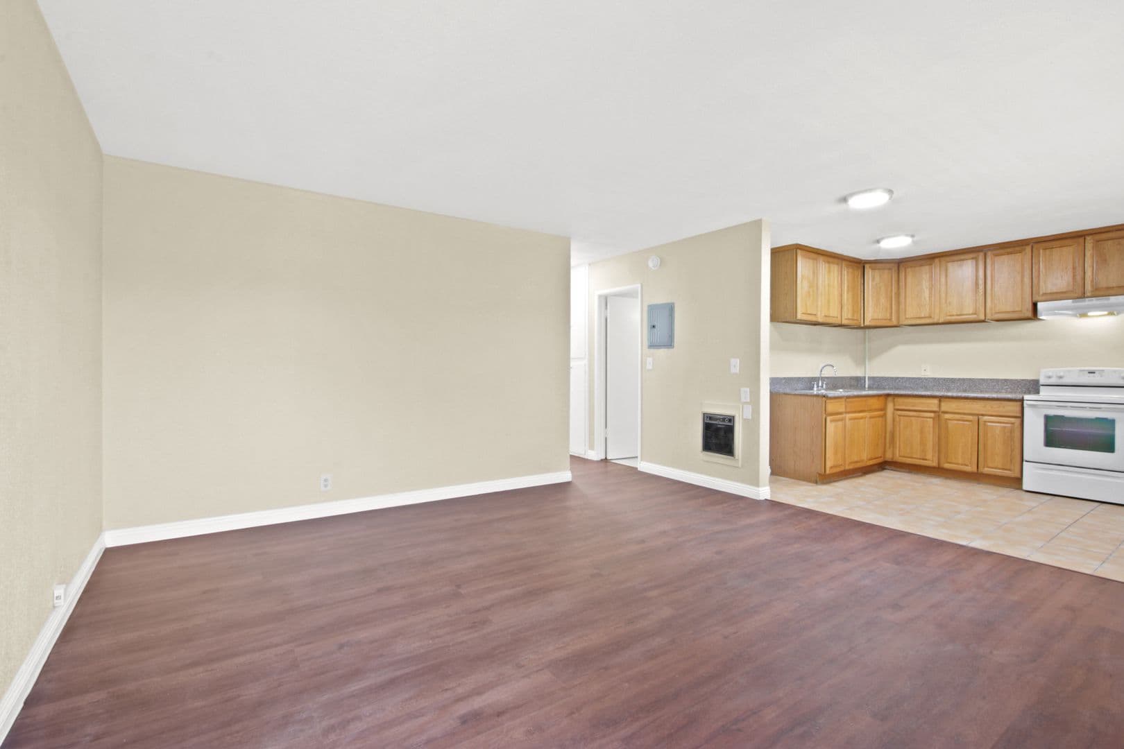 Alhambra Apartment: 3104-3208 W Ramona Rd