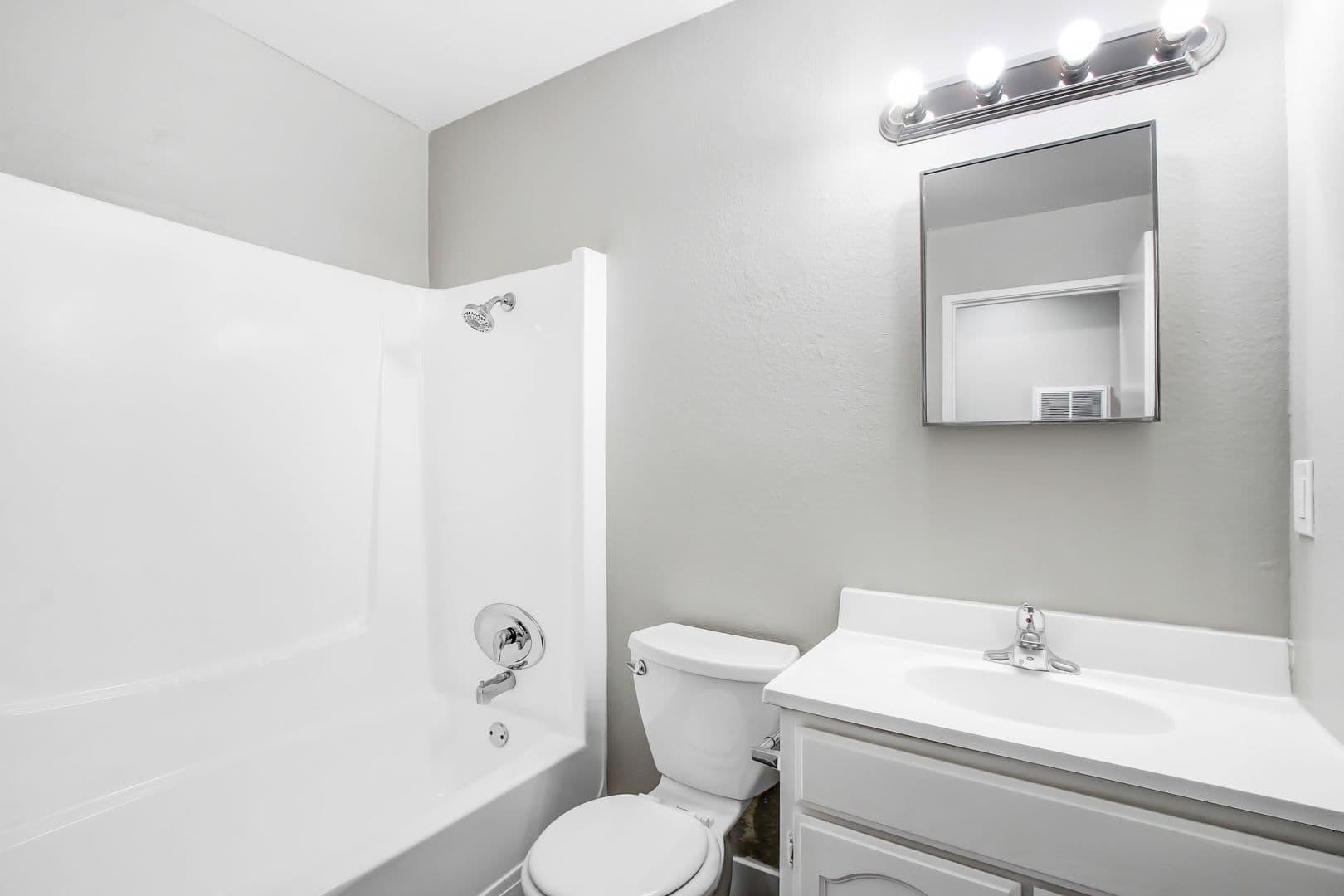 Riverside Apartment: 1066 N Orange Street