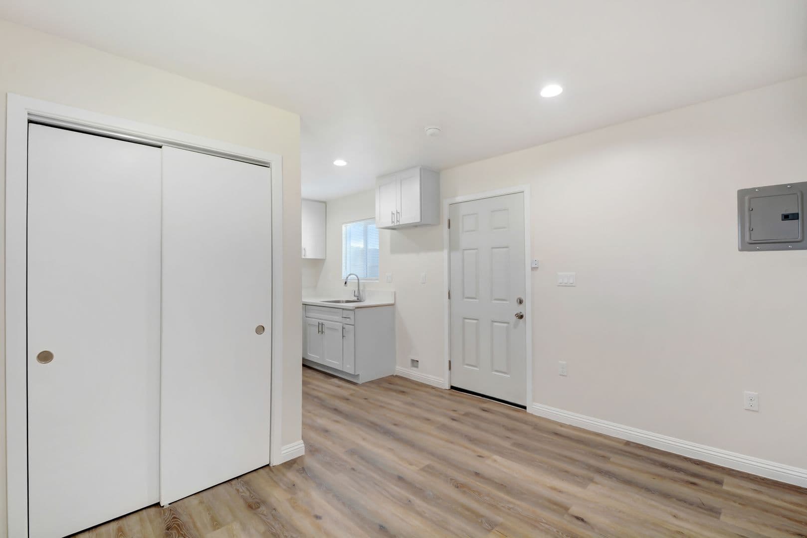 Claremont Apartment: 512 W San Jose Ave