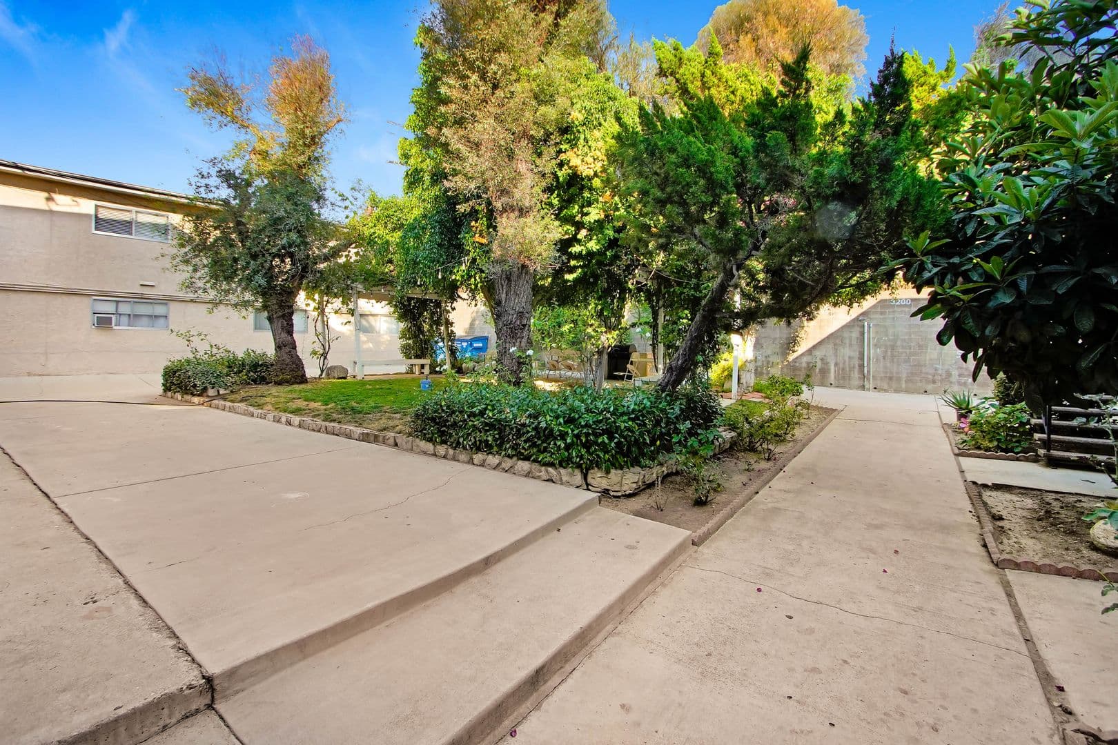 Alhambra Apartment: 3104-3208 W Ramona Rd