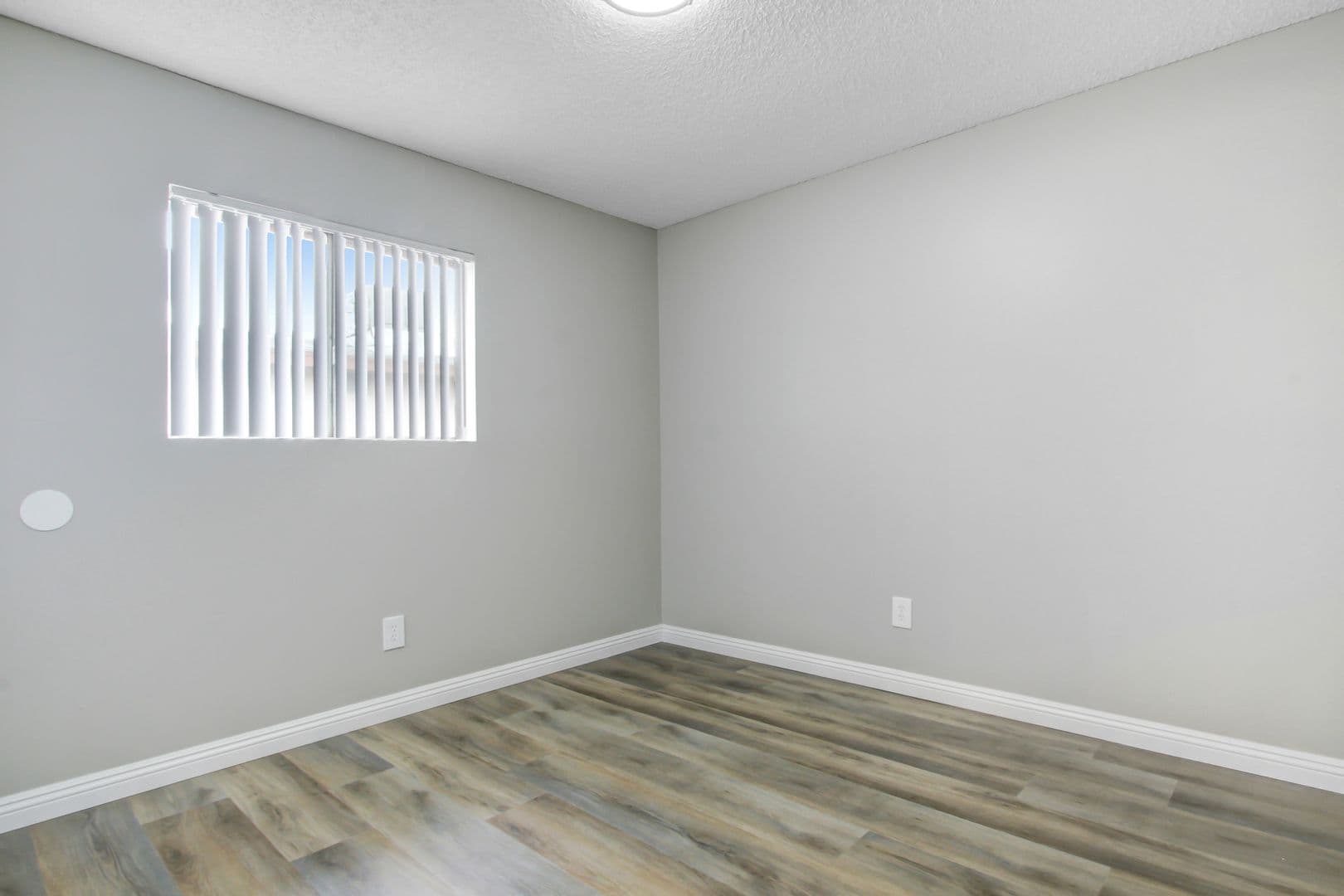 Fontana Apartment: 8919 Mango Ave