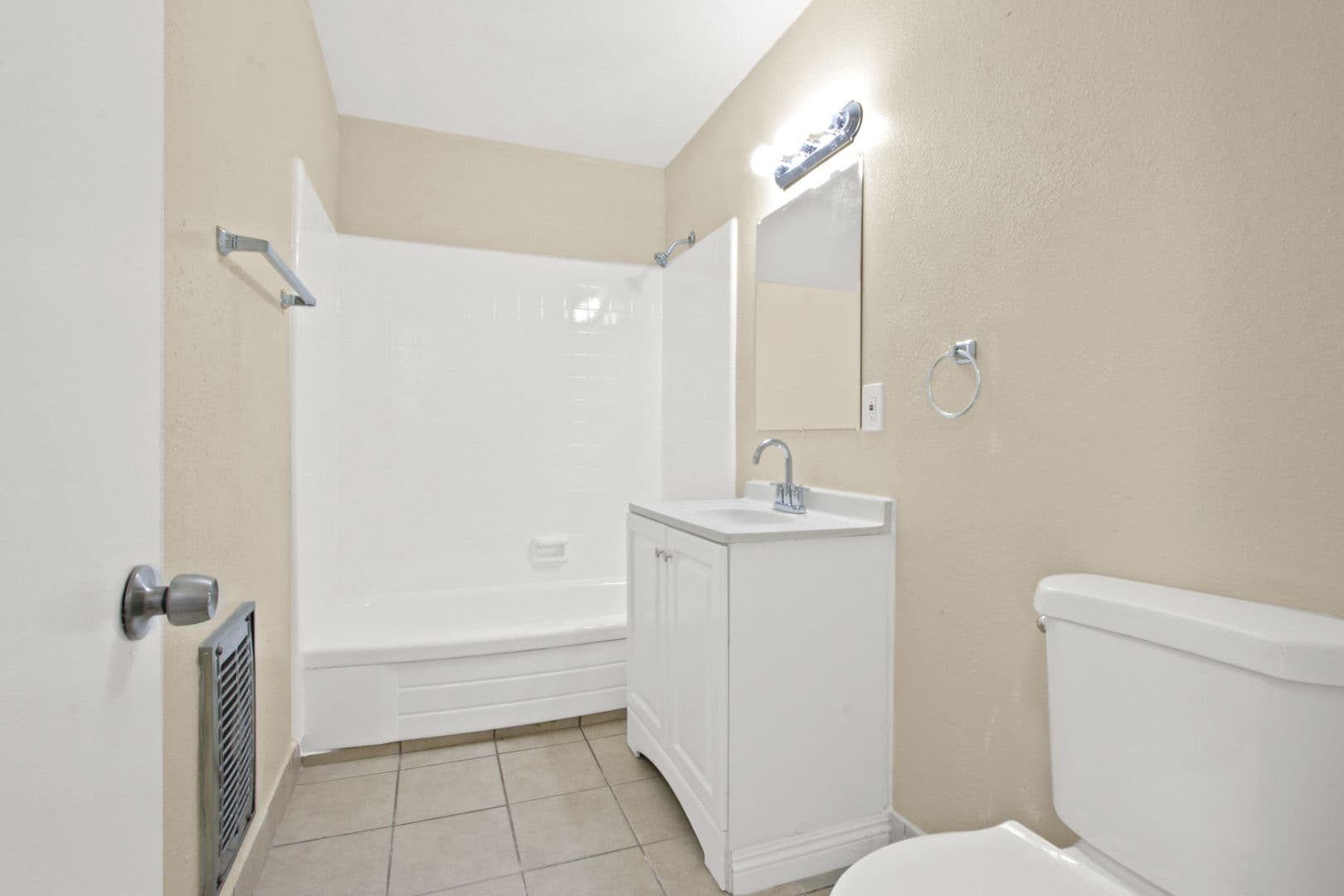 Alhambra Apartment: 3104-3208 W Ramona Rd