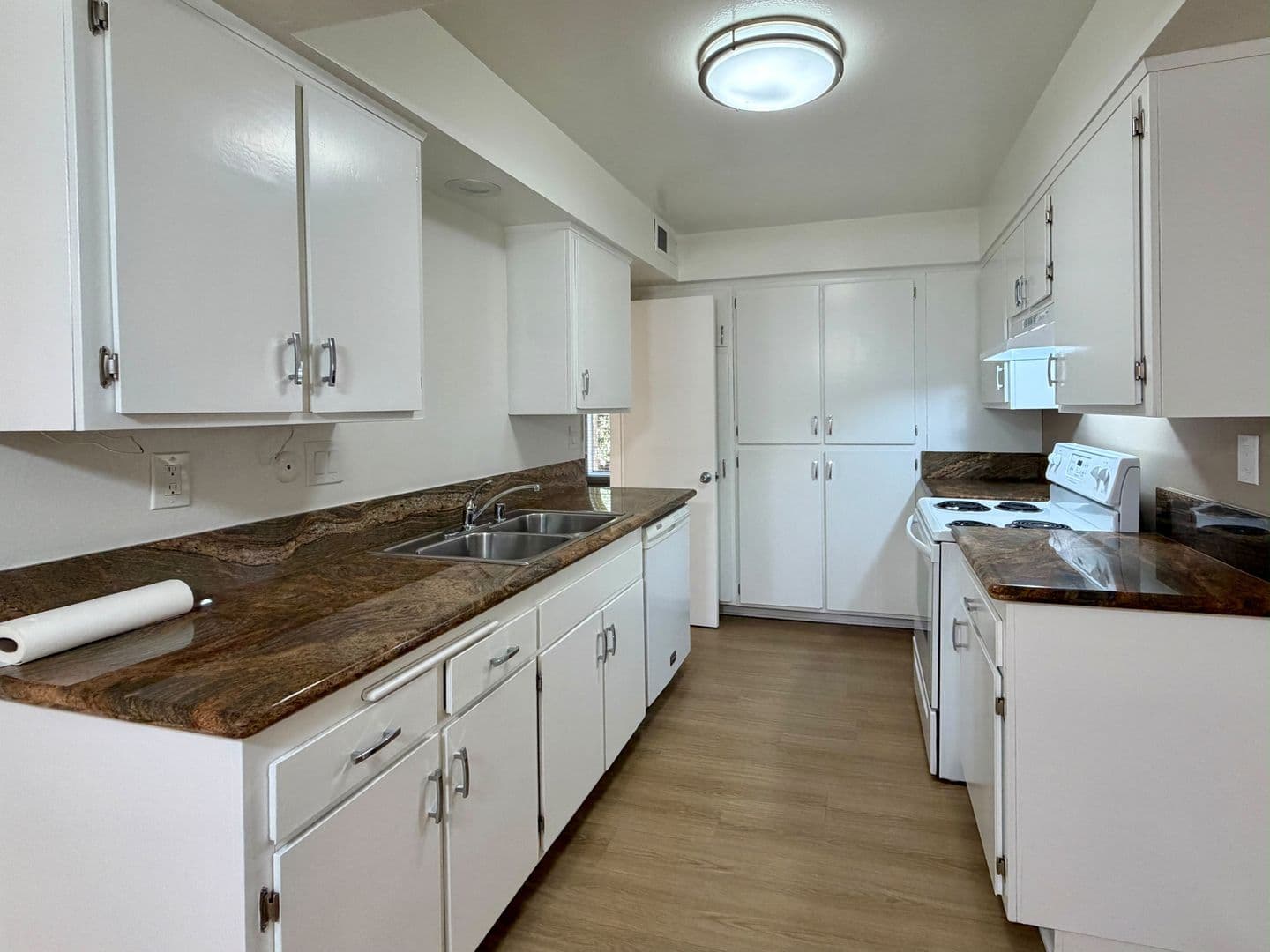 Alhambra Apartment: 300 W Grand Ave