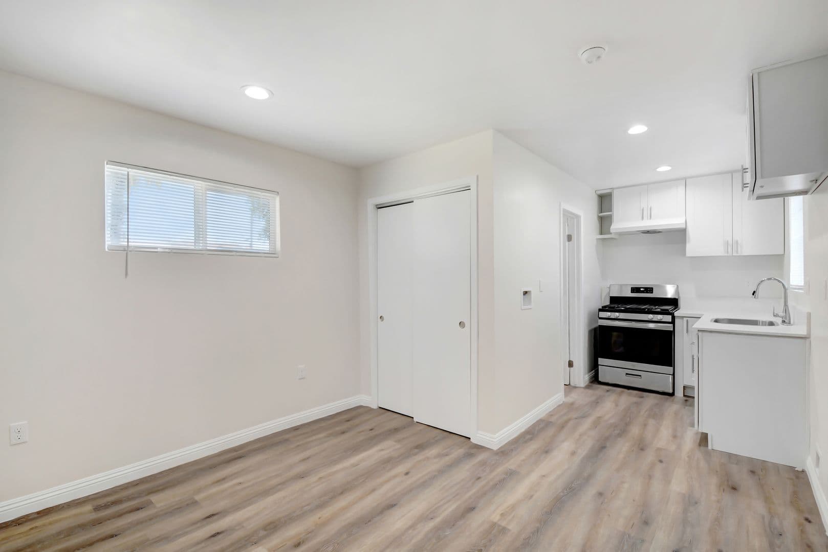 Claremont Apartment: 512 W San Jose Ave