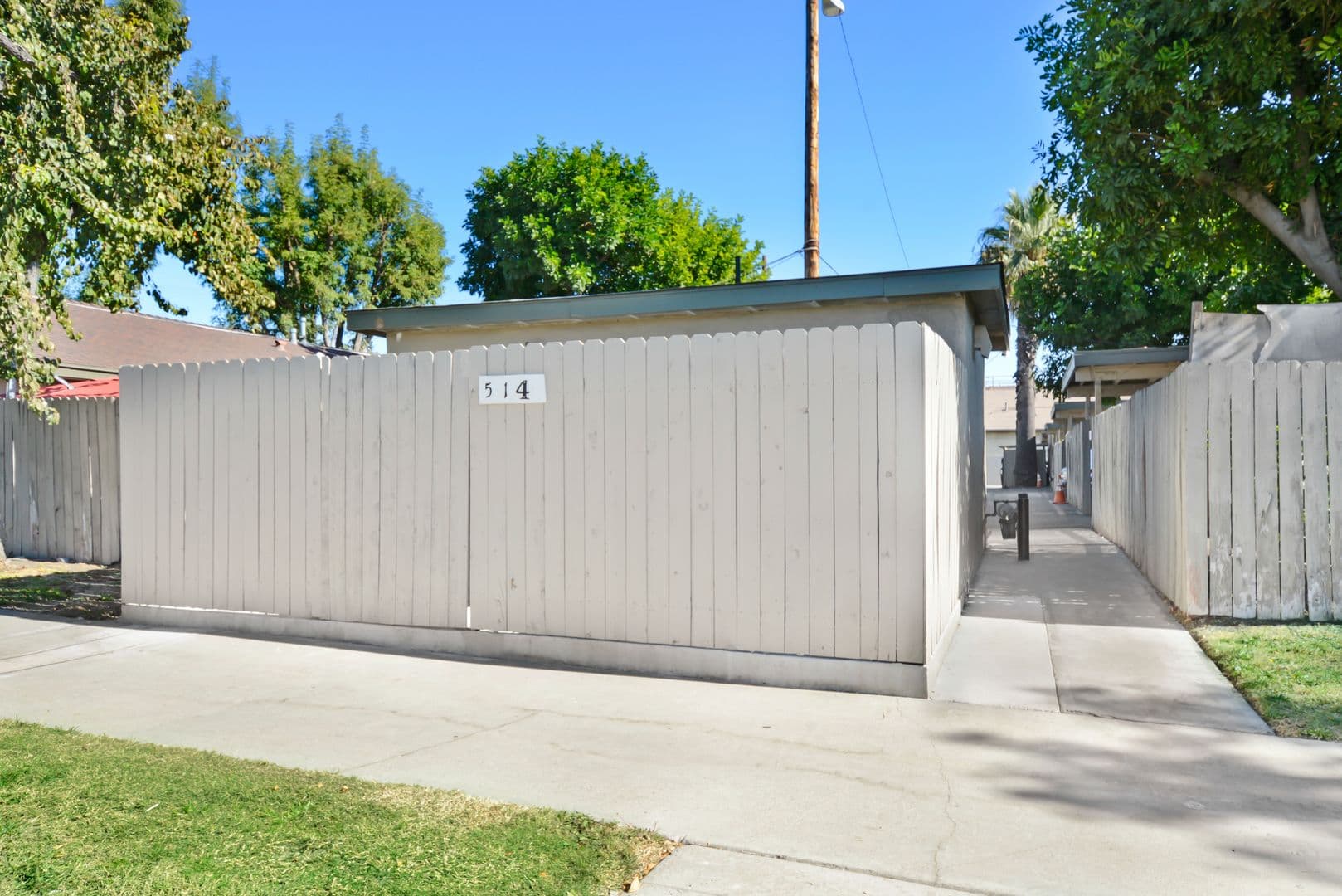 Claremont Apartment: 512 W San Jose Ave