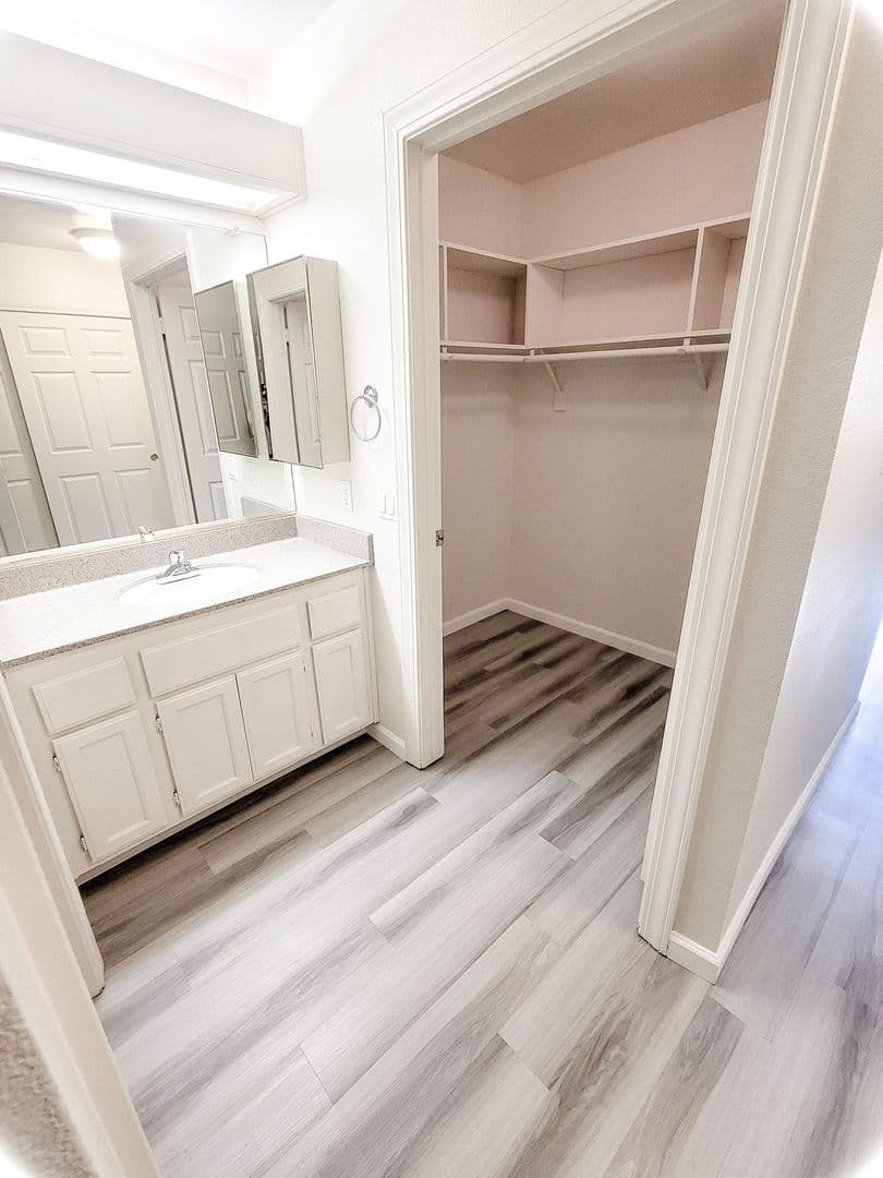 Davis Apartment: 1175 Lake Blvd