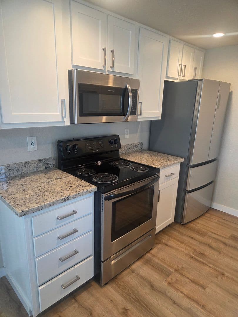 Roseville Apartment: 333 Cirby Way