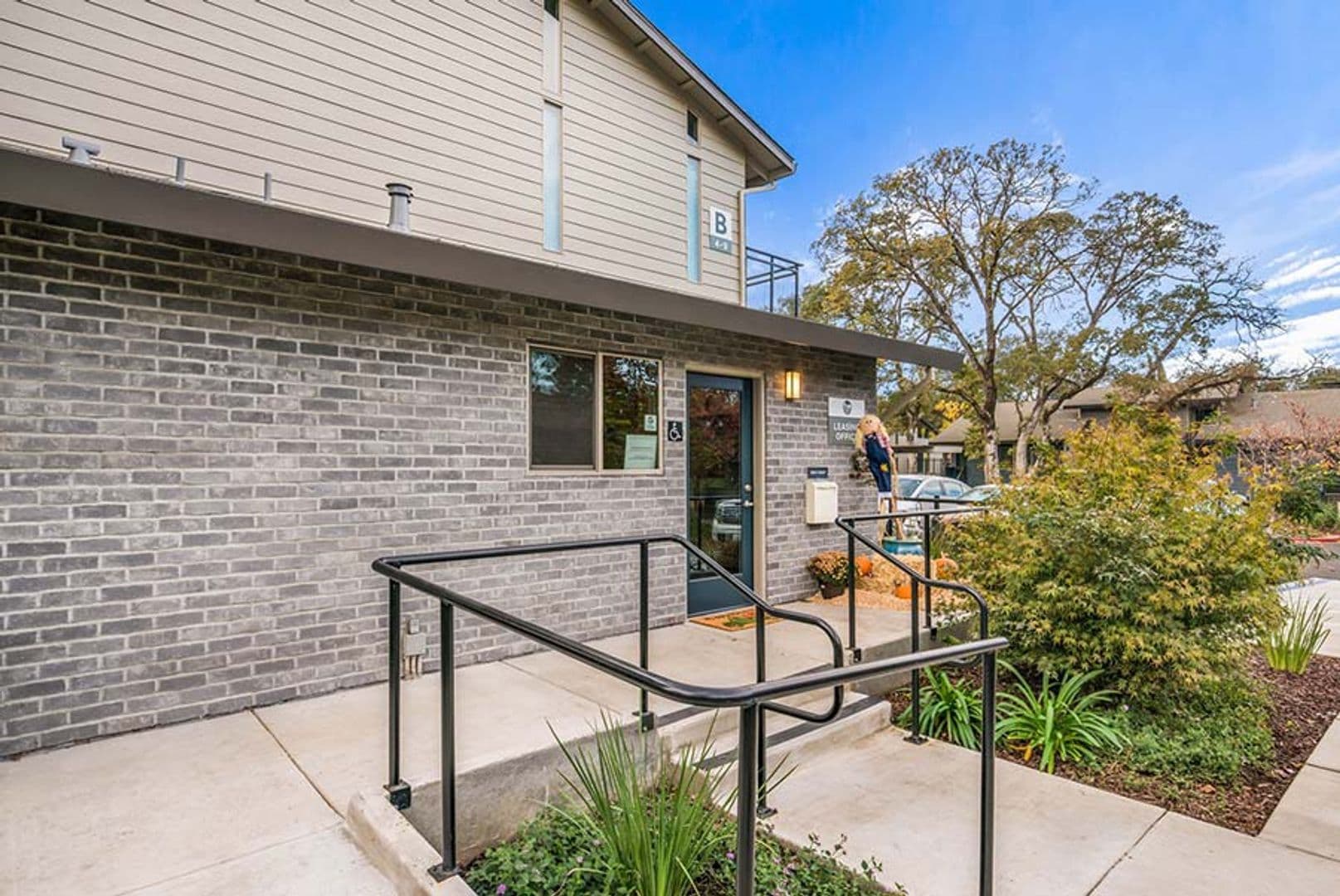 Roseville Apartment: 333 Cirby Way