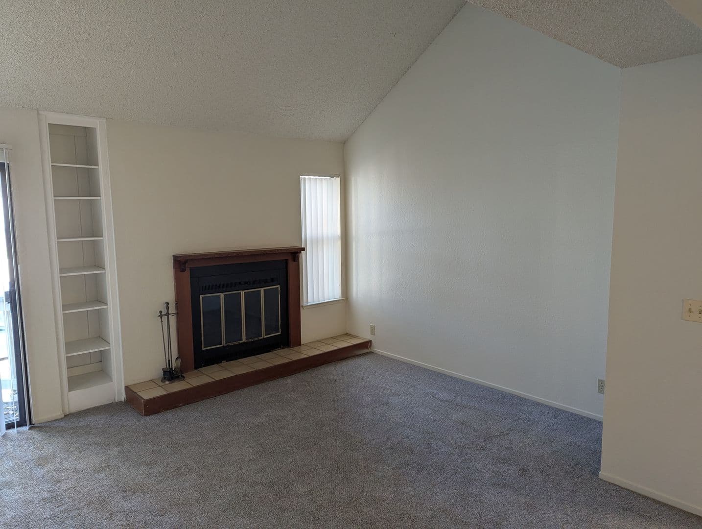 Davis Apartment: 1420 Lake Blvd