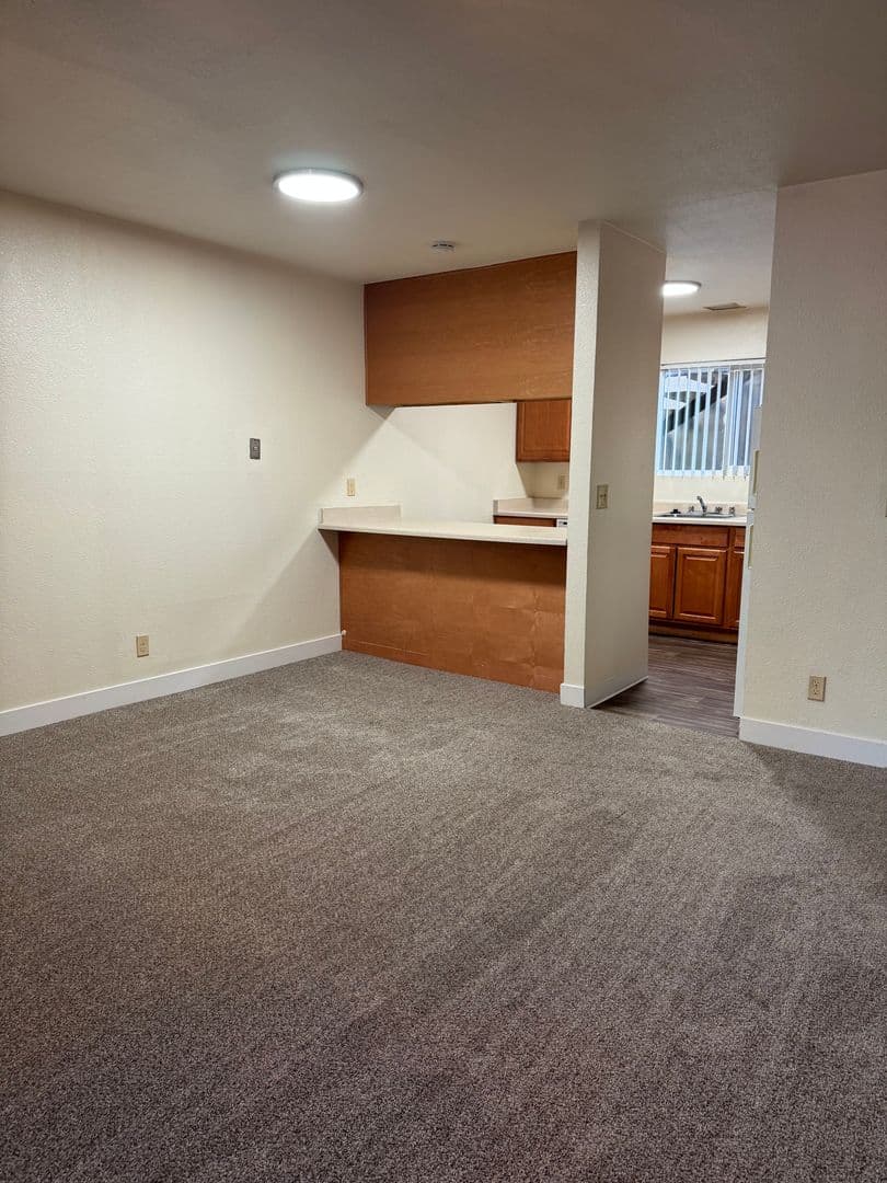 Davis Apartment: 2950 Portage Bay West
