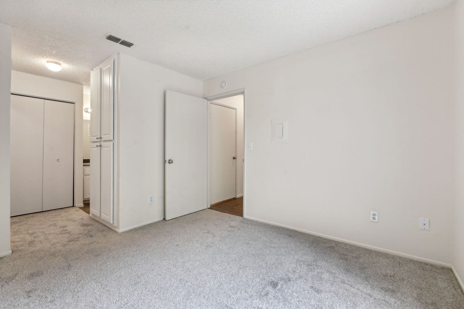 Sacramento Apartment: 2763 River Plaza Drive