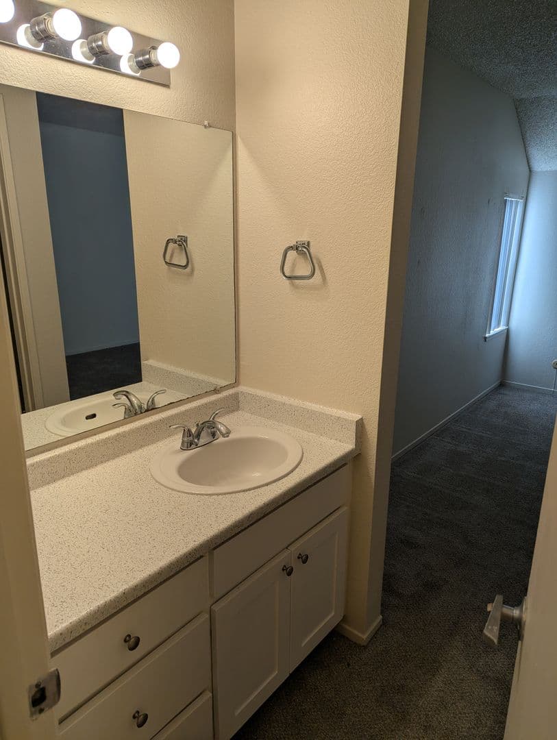 Davis Apartment: 1420 Lake Blvd