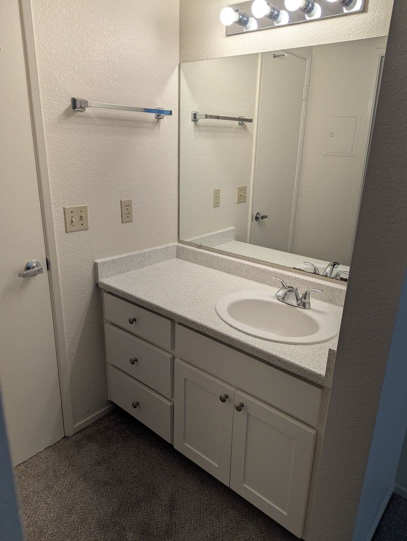 Davis Apartment: 1420 Lake Blvd