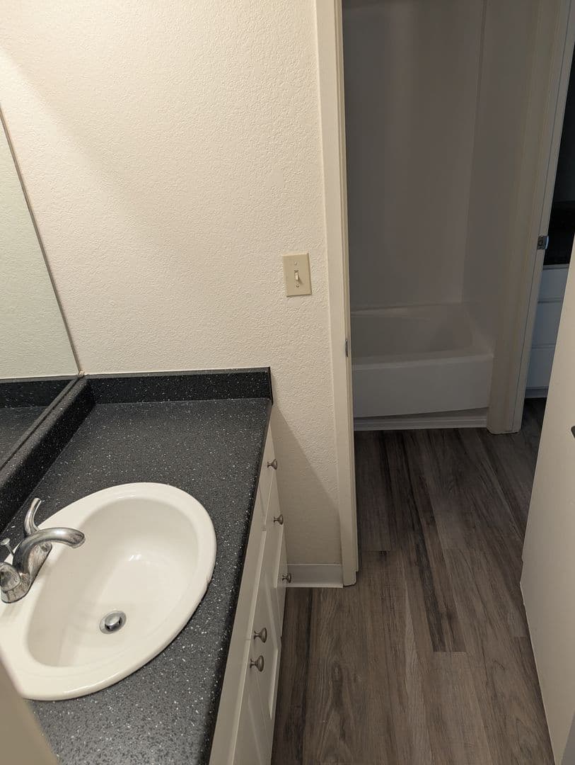 Davis Apartment: 1420 Lake Blvd