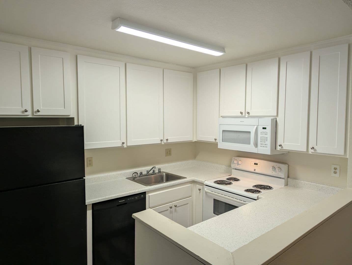 Davis Apartment: 1420 Lake Blvd