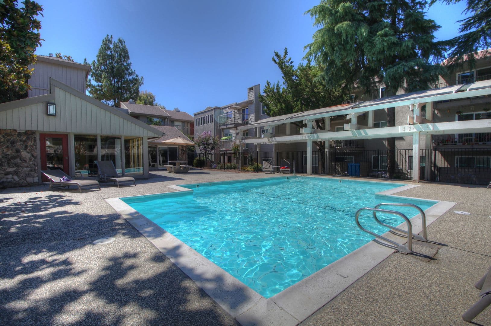 Davis Apartment: 2950 Portage Bay West